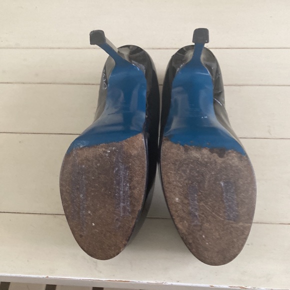 Women’s Yves St. Laurent platform stillettos in black patent in size 41. - Picture 6 of 7